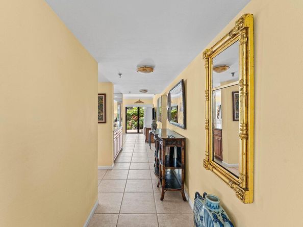 372 Golfview Road 101, North Palm Beach FL 33408