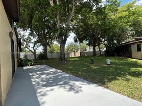 539 Briarwood Circle 257, Hollywood FL 33024