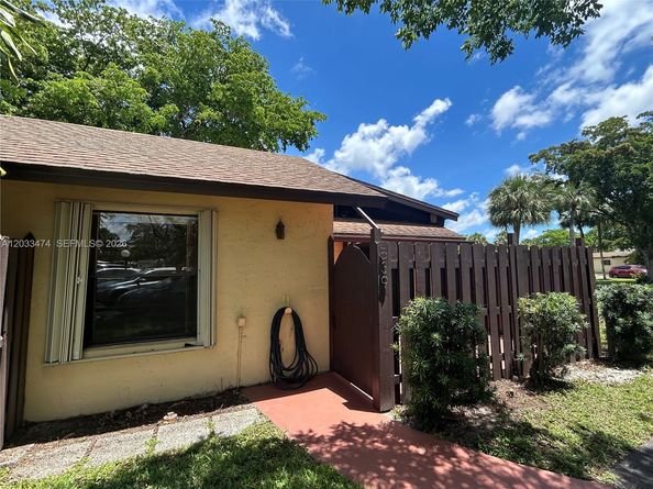 539 Briarwood Circle 257, Hollywood FL 33024
