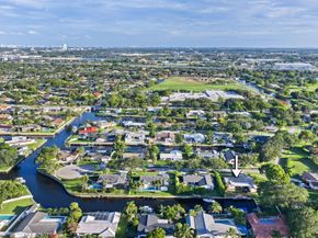 6241 SW 14th Street, Plantation FL 33317
