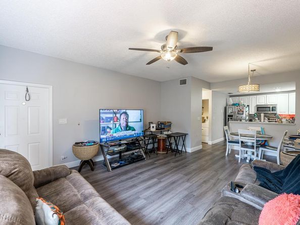 151 SW 95th Terrace 106, Pembroke Pines FL 33025