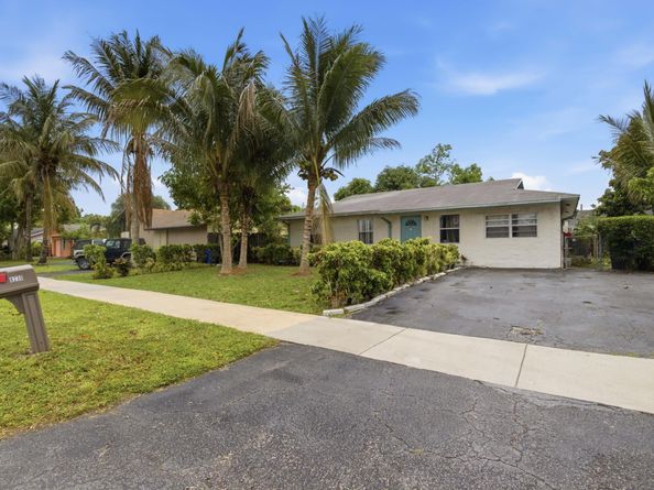 8230 SW 4th Place, North Lauderdale FL 33068