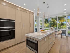 100 Royal Palm Way D2, Palm Beach FL 33480