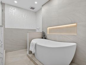 100 Royal Palm Way D2, Palm Beach FL 33480