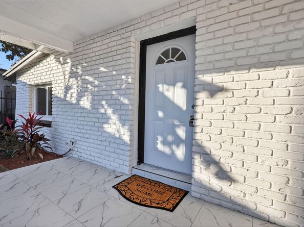 621 SE 1st St., Hialeah FL 33010