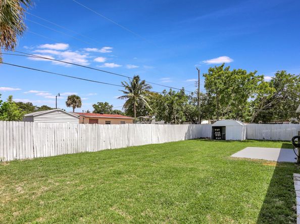 3060 NE 12th Ave, Pompano Beach FL 33064