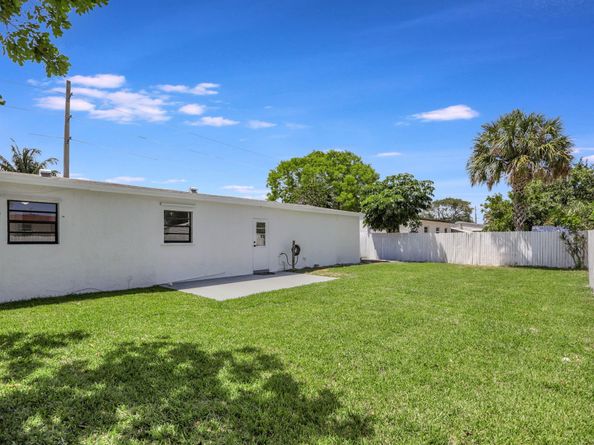 3060 NE 12th Ave, Pompano Beach FL 33064