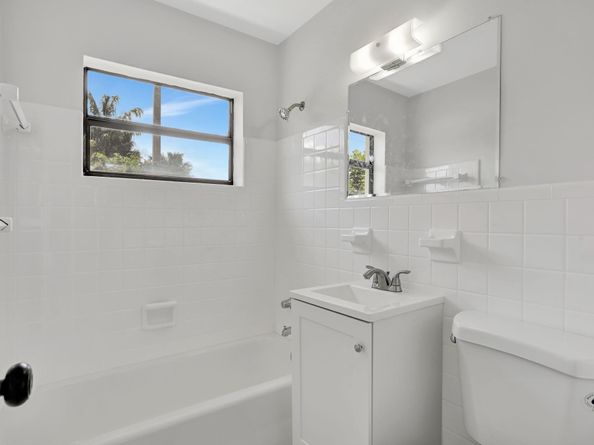 3060 NE 12th Ave, Pompano Beach FL 33064