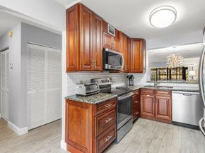 5106 Oakhill Lane 911, Delray Beach FL 33484