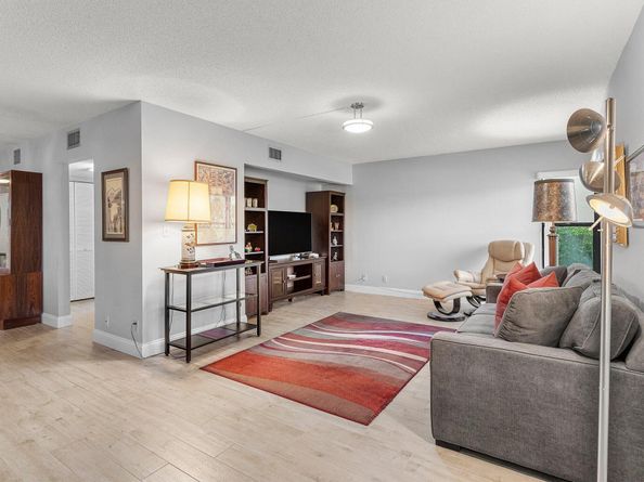 5106 Oakhill Lane 911, Delray Beach FL 33484