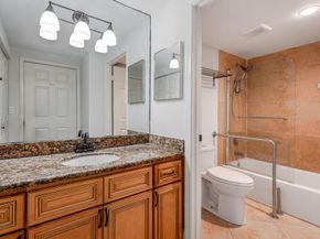160 Yacht Club Way 109, Hypoluxo FL 33462