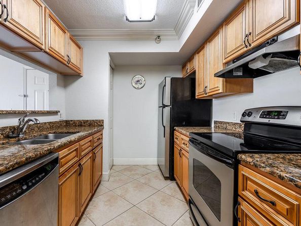 160 Yacht Club Way 109, Hypoluxo FL 33462