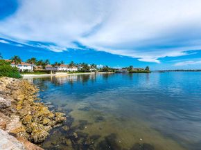 160 Yacht Club Way 109, Hypoluxo FL 33462