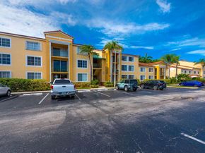 160 Yacht Club Way 109, Hypoluxo FL 33462