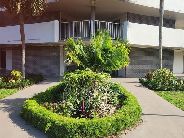 2801 NW 47 tER 403B, Lauderdale Lakes FL 33313