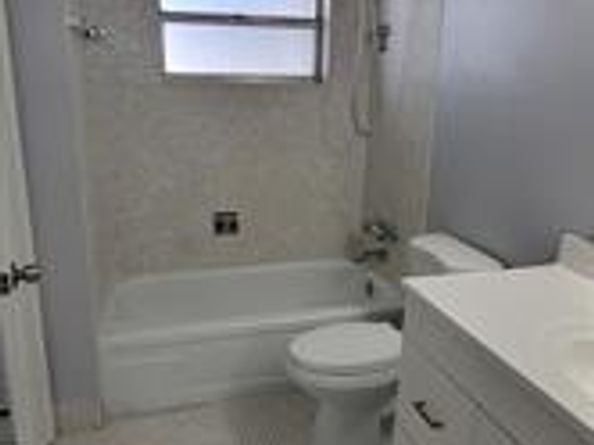 2801 NW 47 tER 403B, Lauderdale Lakes FL 33313