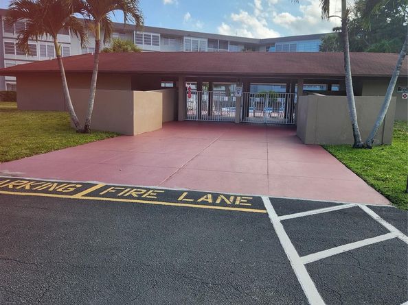 2801 NW 47 tER 403B, Lauderdale Lakes FL 33313