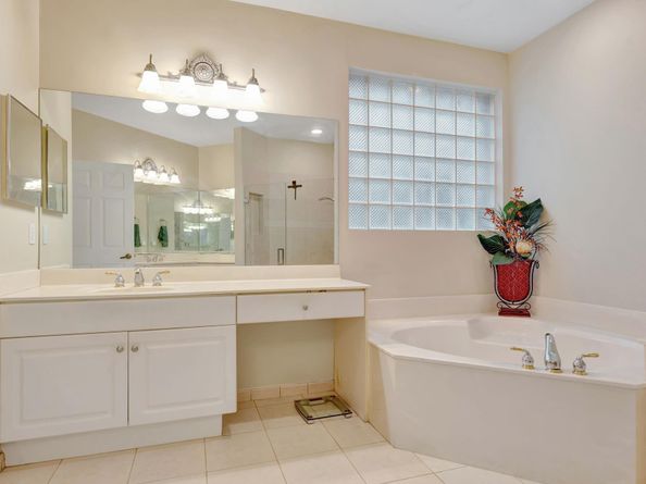 5873 NW 125th Ter, Coral Springs FL 33076