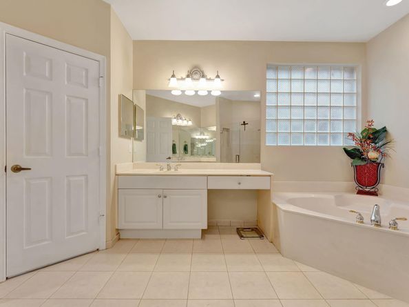 5873 NW 125th Ter, Coral Springs FL 33076