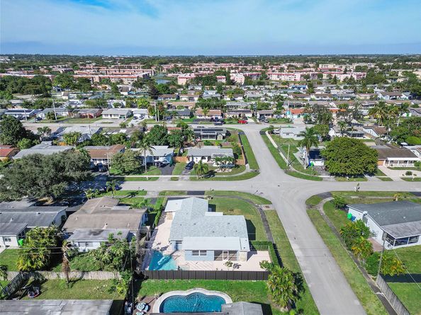 9680 NW 25th St, Sunrise FL 33322