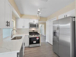9680 NW 25th St, Sunrise FL 33322