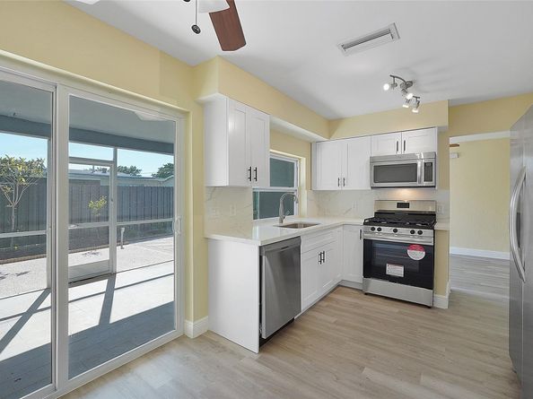 9680 NW 25th St, Sunrise FL 33322
