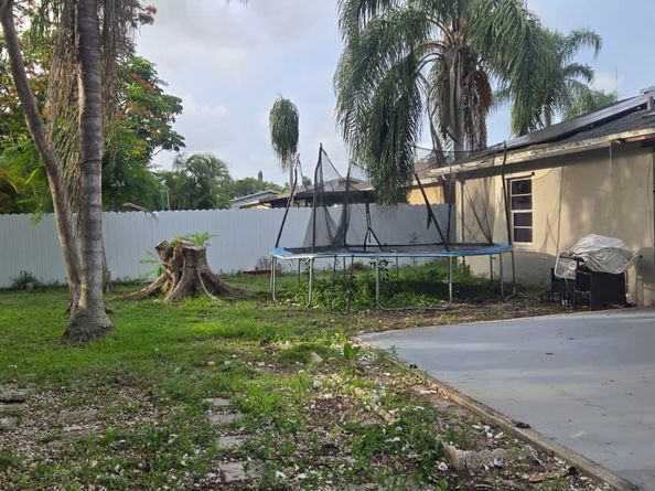 426 SW 79th Ter, North Lauderdale FL 33068