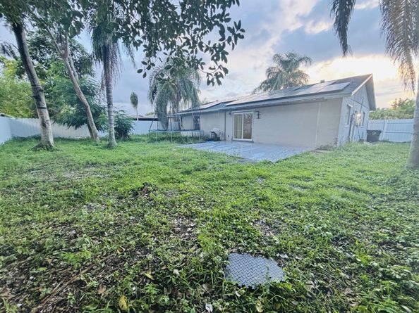 426 SW 79th Ter, North Lauderdale FL 33068