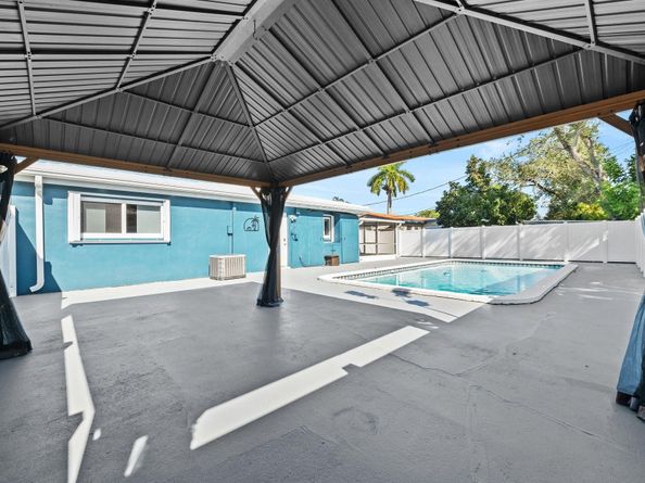 1900 SW 33rd Ave, Fort Lauderdale FL 33312