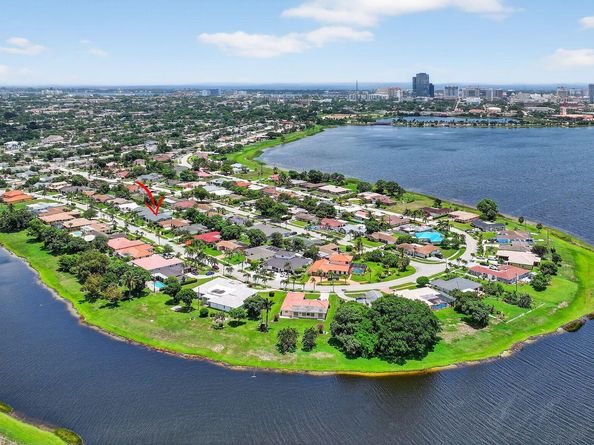 600 S Mangonia Circle, West Palm Beach FL 33401