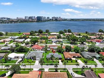 600 S Mangonia Circle