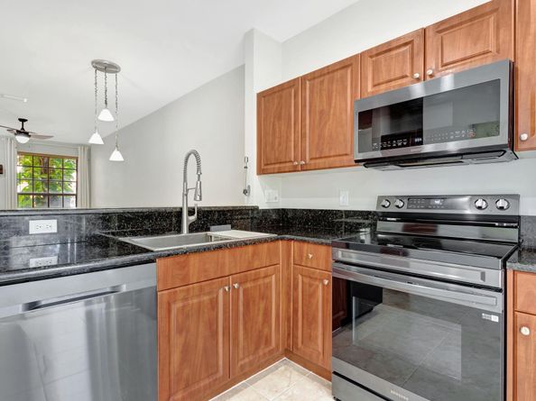 3204 NW 33rd St, Oakland Park FL 33309