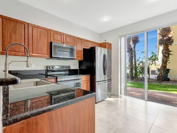 3204 NW 33rd St, Oakland Park FL 33309