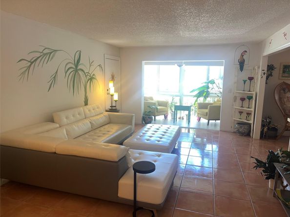 6217 Bay Club Dr 1, Fort Lauderdale FL 33308