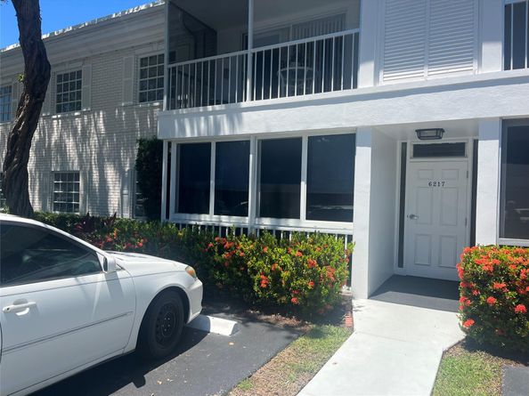 6217 Bay Club Dr 1, Fort Lauderdale FL 33308