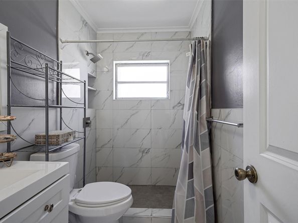 8421 NW 59th Pl, Tamarac FL 33321