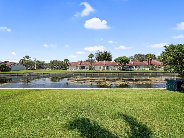 8421 NW 59th Pl, Tamarac FL 33321
