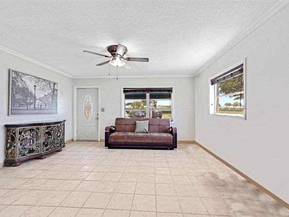 8421 NW 59th Pl, Tamarac FL 33321