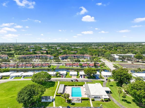 8421 NW 59th Pl, Tamarac FL 33321