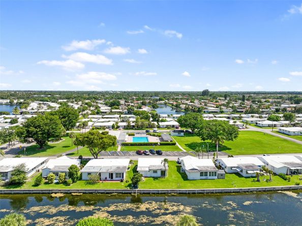 8421 NW 59th Pl, Tamarac FL 33321