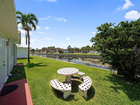 8421 NW 59th Pl, Tamarac FL 33321