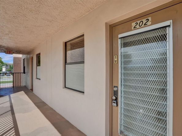 10434 Sunrise Lakes Blvd 202, Sunrise FL 33322