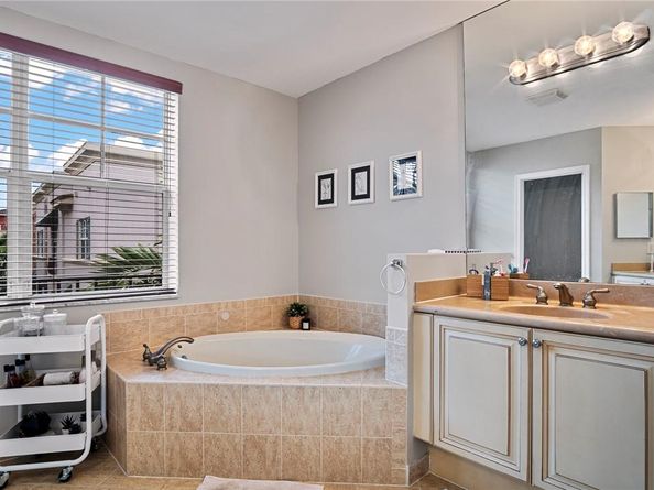 1033 NE 17th Way 1103, Fort Lauderdale FL 33304
