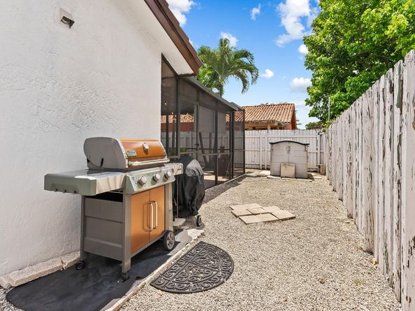 6440 NW 201st Ter, Hialeah FL 33015