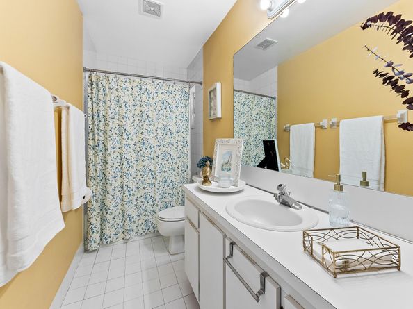 6440 NW 201st Ter, Hialeah FL 33015