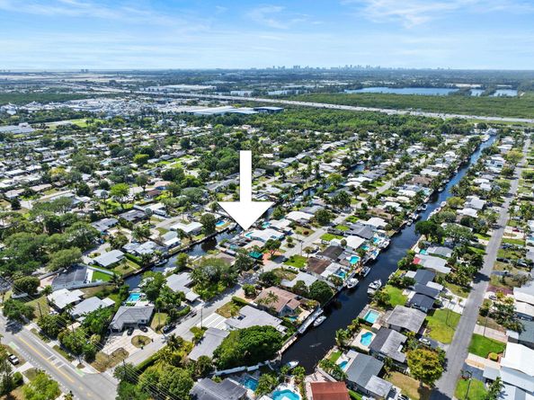 2436 Gulfstream Ln, Fort Lauderdale FL 33312