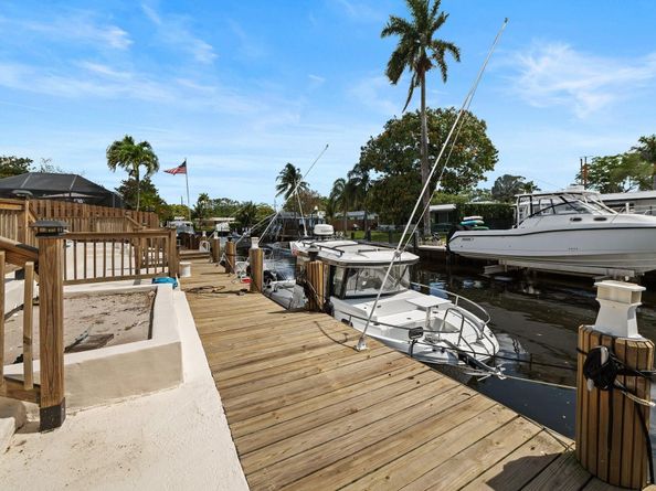 2436 Gulfstream Ln, Fort Lauderdale FL 33312