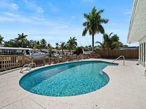 2436 Gulfstream Ln, Fort Lauderdale FL 33312