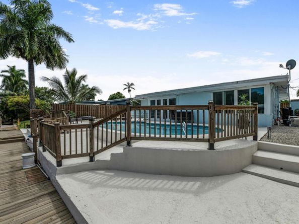 2436 Gulfstream Ln, Fort Lauderdale FL 33312