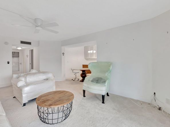 3590 Via Poinciana 205, Lake Worth FL 33467